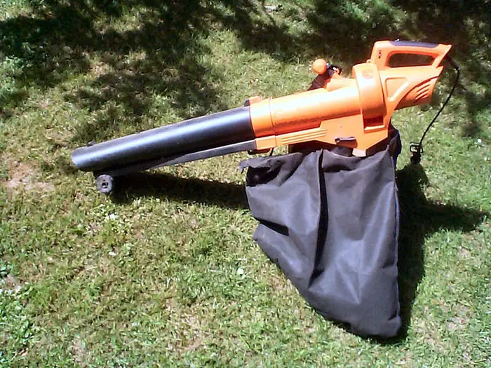Quietest Leaf Blowers: The One I’m Using and 3 Other Quiet Blowers