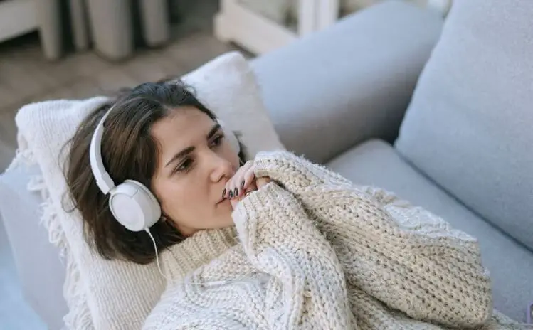 Sleeping with Noise Cancelling Headphones: Top 5 Downsides!